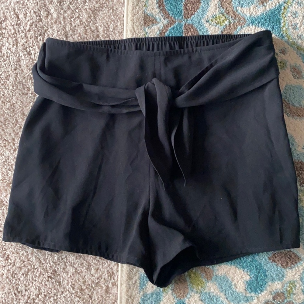 Nordstrom Leith black front tie shorts